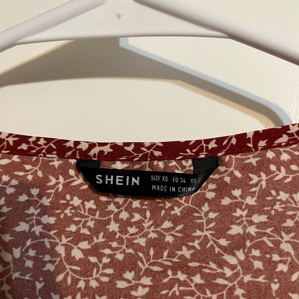 Floral Red Top - Picture 4 of 4